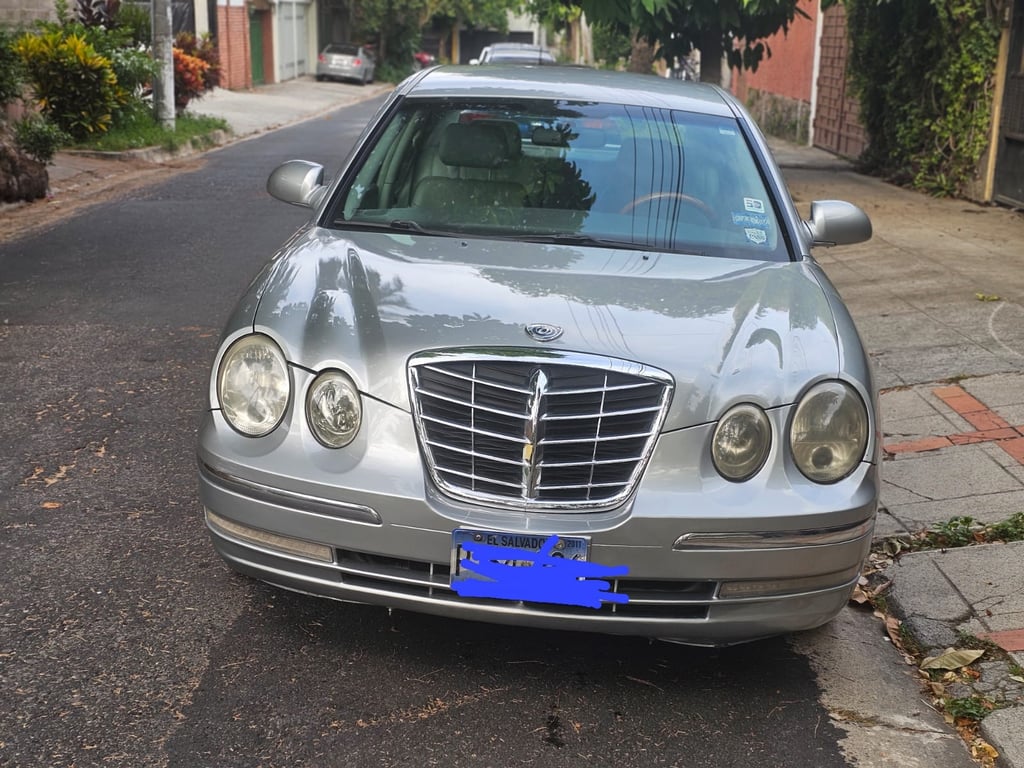 2005 Kia Opirus