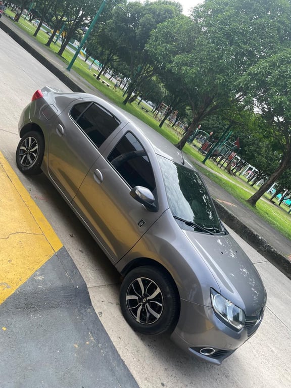 2020 Renault Logan