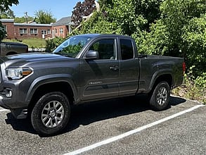 2017 TOYOTA Tacoma