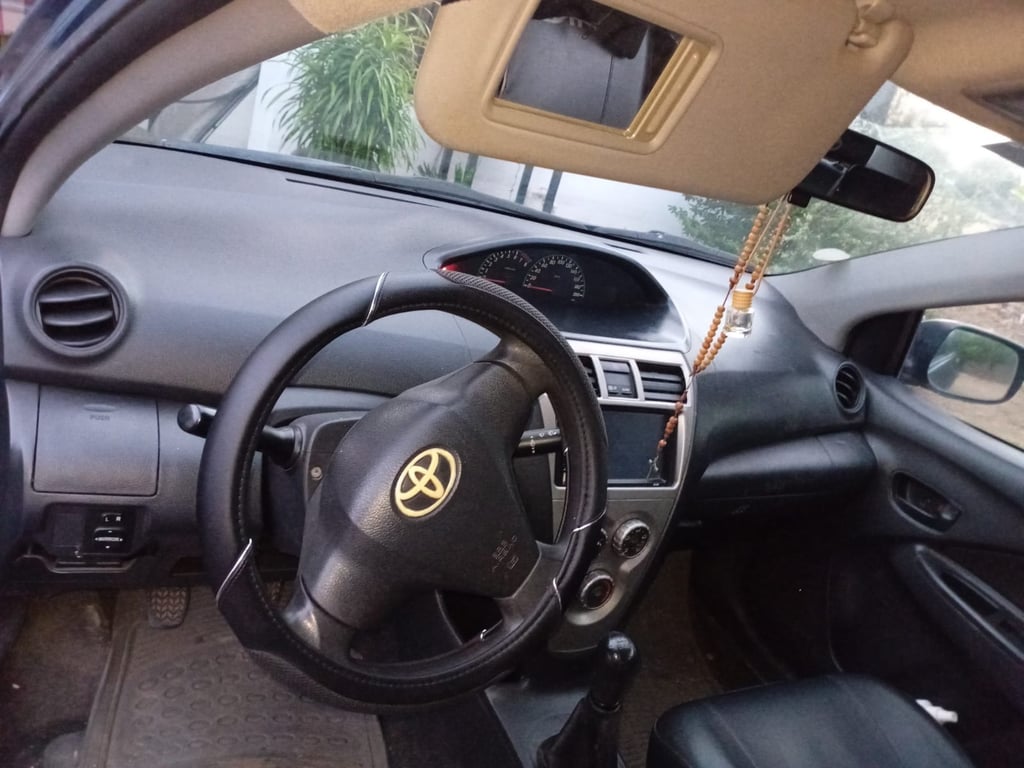 2010 Toyota Yaris - foto 5