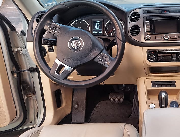 2012 VOLKSWAGEN Tiguan