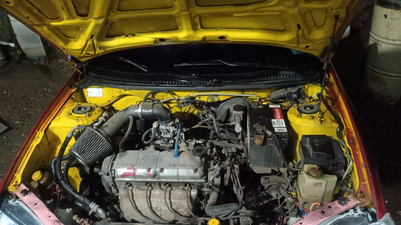 1999 Mazda 323