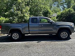 2017 TOYOTA Tacoma