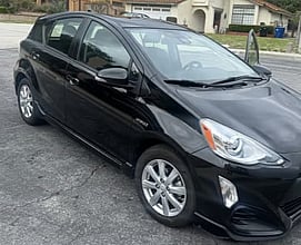 2017 TOYOTA Prius c