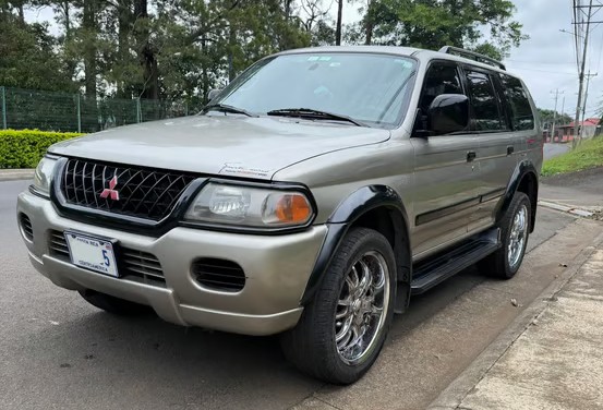 2001 Mitsubishi Montero Sport