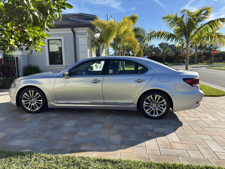 2016 Lexus LS