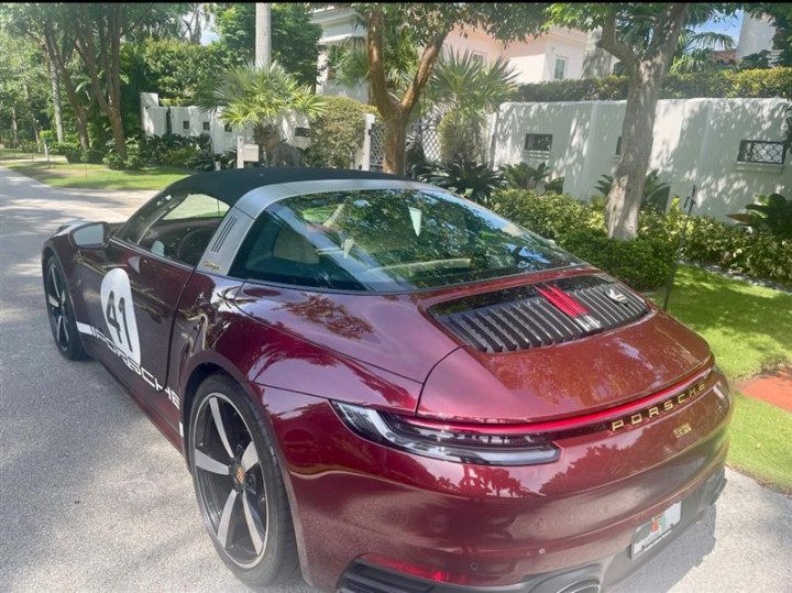 Porsche 911 33127