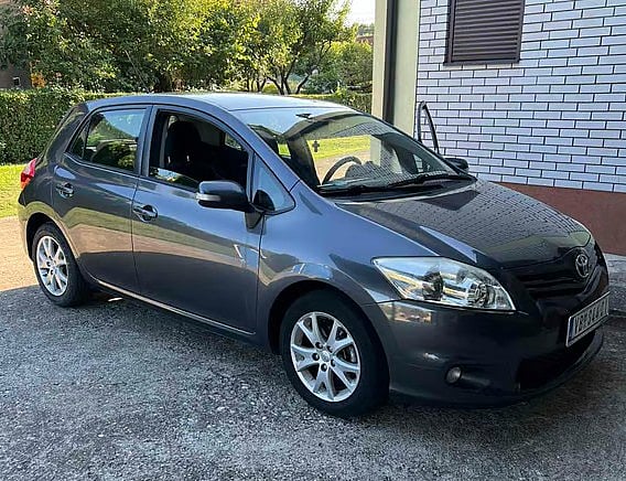 2011 Toyota Auris