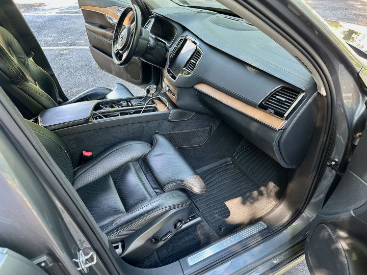 2020 Volvo