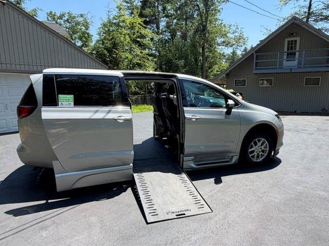 2023 Chrysler Voyager