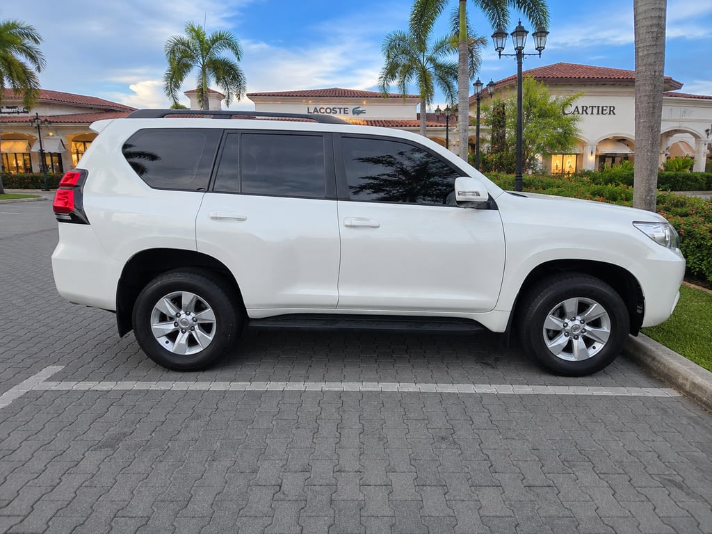 2022 Toyota Land Cruiser Prado