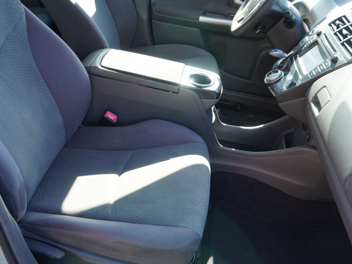 2013 TOYOTA Prius v