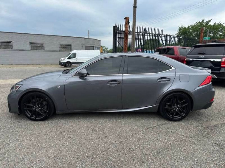 Lexus IS