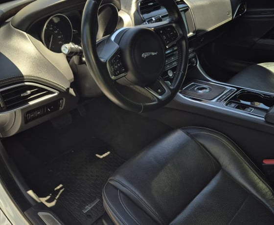 2017 Jaguar XE