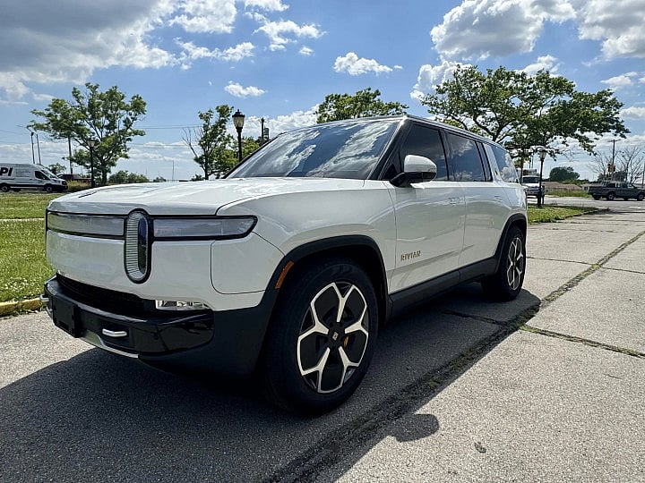 2023 Rivian R1S
