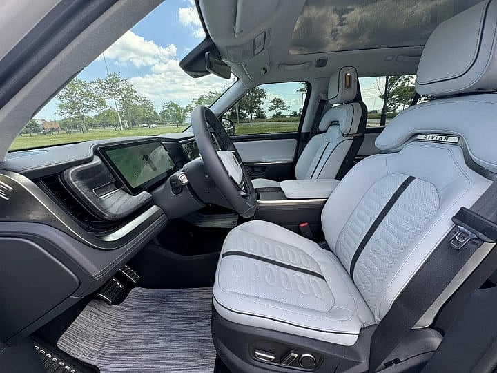 Rivian R1S 2023