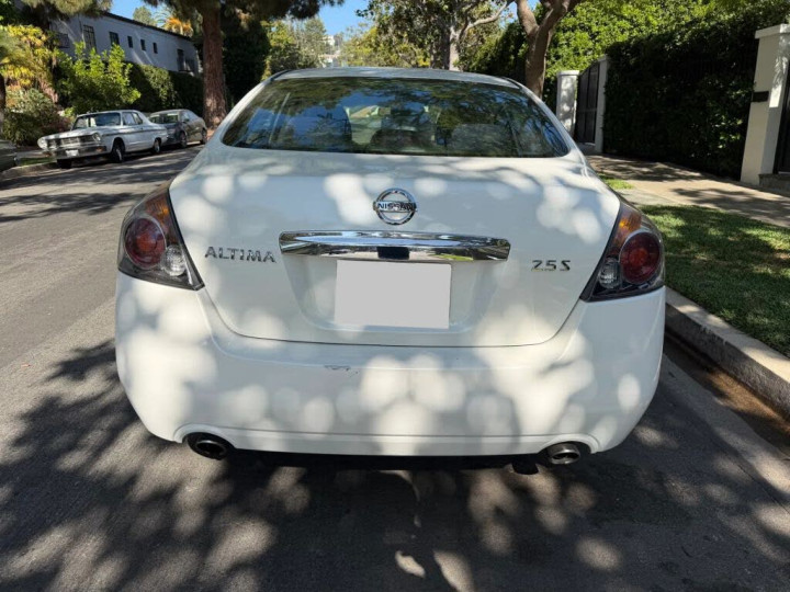Nissan Fontana