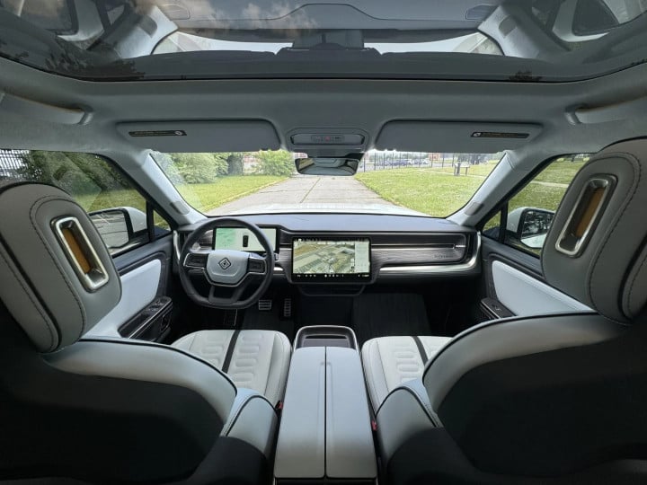 2023 Rivian R1S