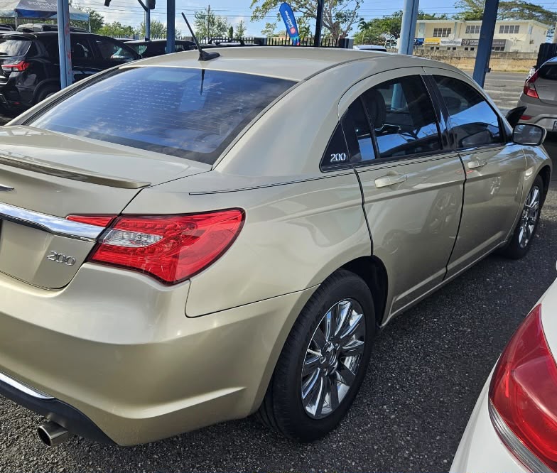 2011 Chrysler 200