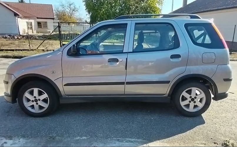 2004 Suzuki Ignis