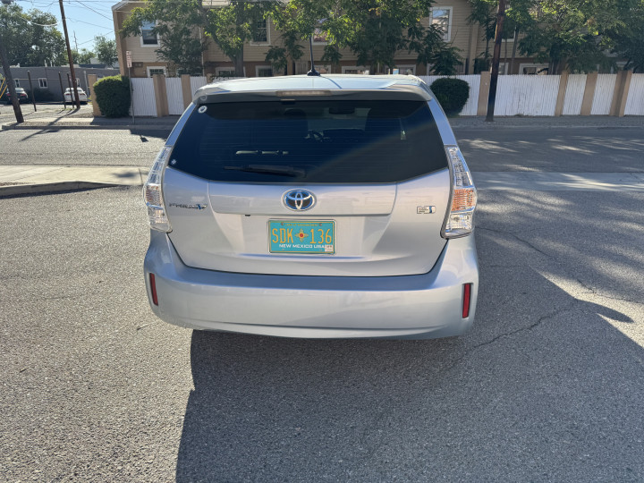 Toyota Prius v