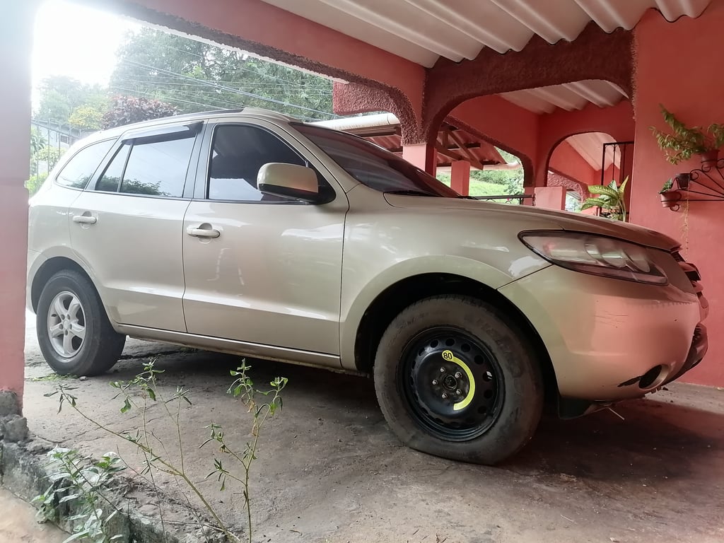 2008 HYUNDAI SANTA FE FOR SALE IN DISTRITO DE LA CHORRERA FOR PAB 2,500
