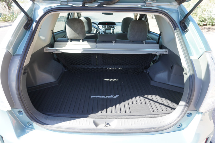 Toyota Prius v 2013
