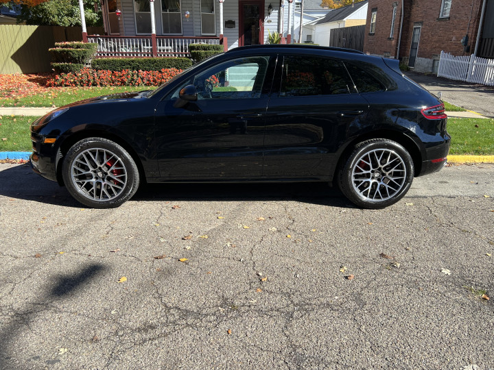 2017 PORSCHE Macan