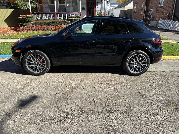 2017 PORSCHE Macan
