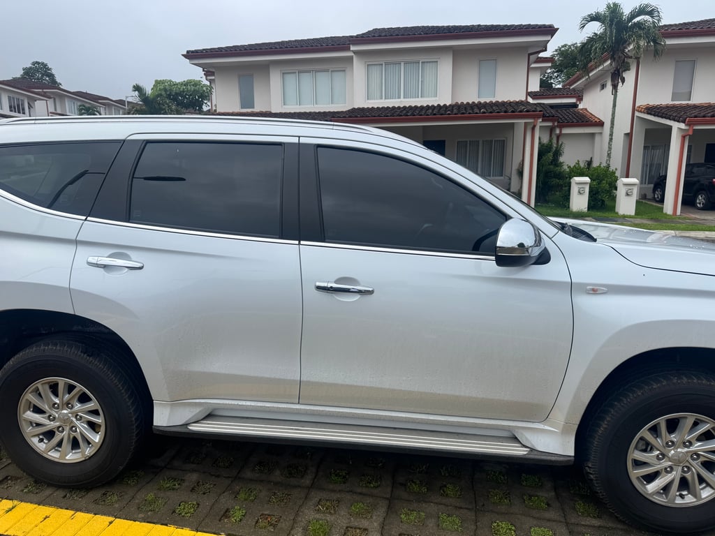 2024 Mitsubishi Montero Sport - foto 4