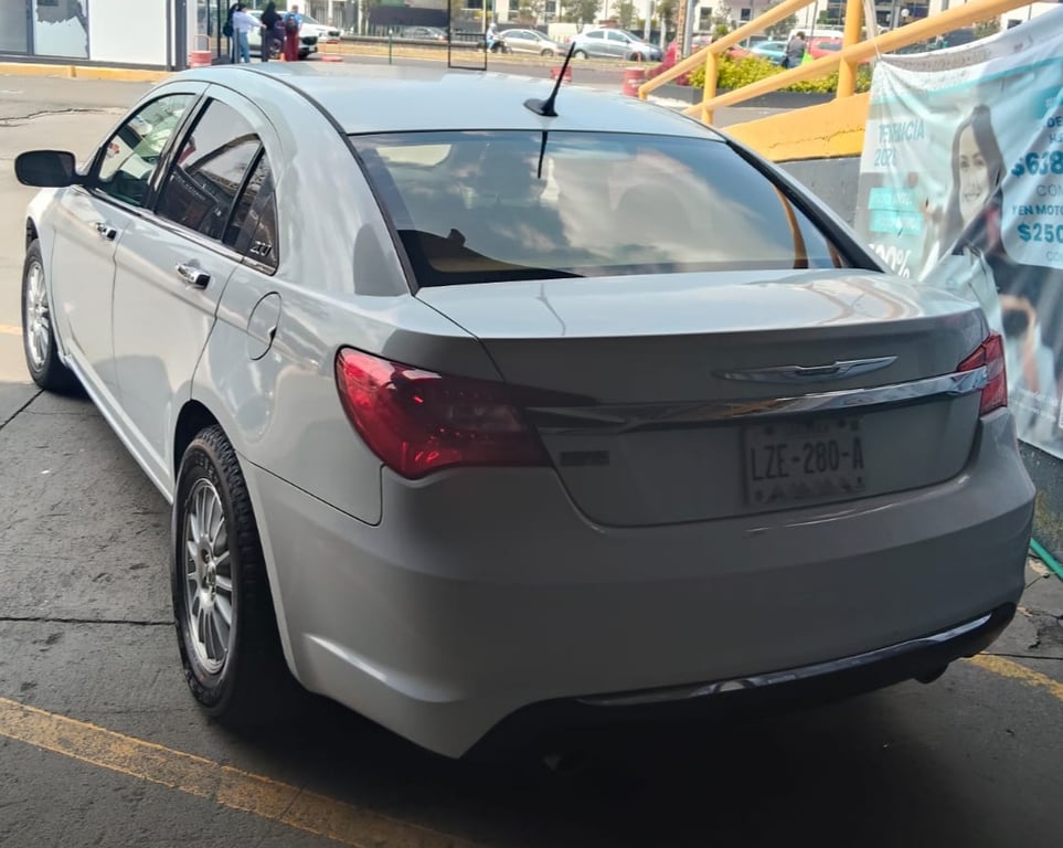 2013 Chrysler 200