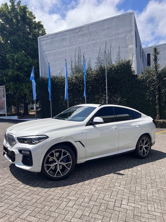 2021 BMW X6 M