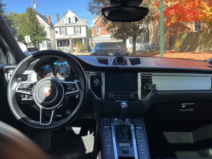 Porsche Macan 16201
