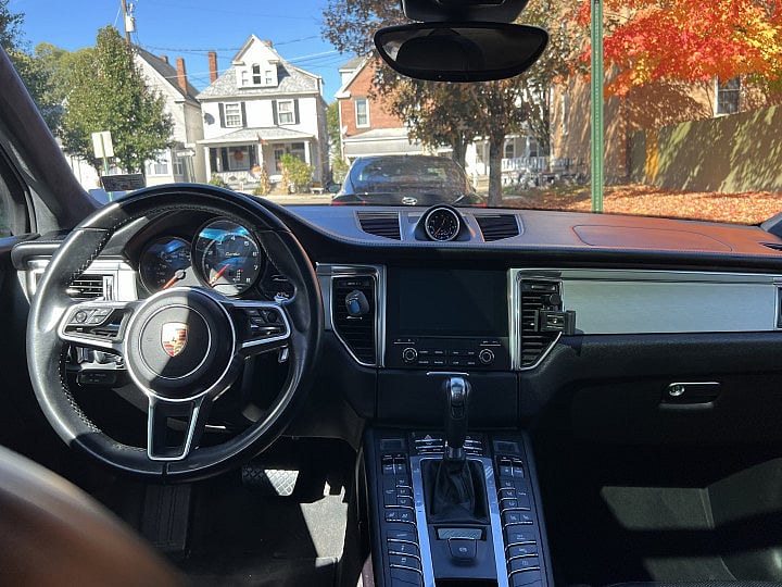 Porsche Macan 16201