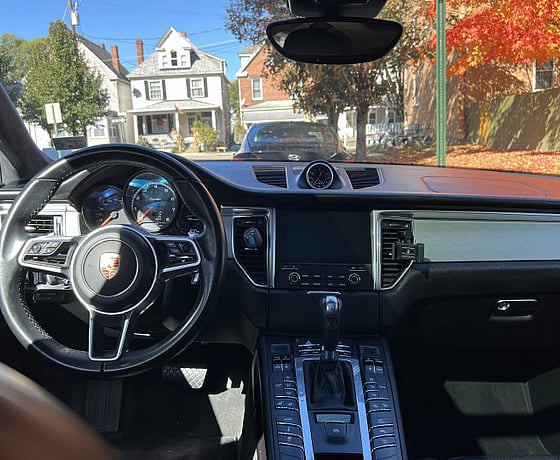 Porsche Macan 16201