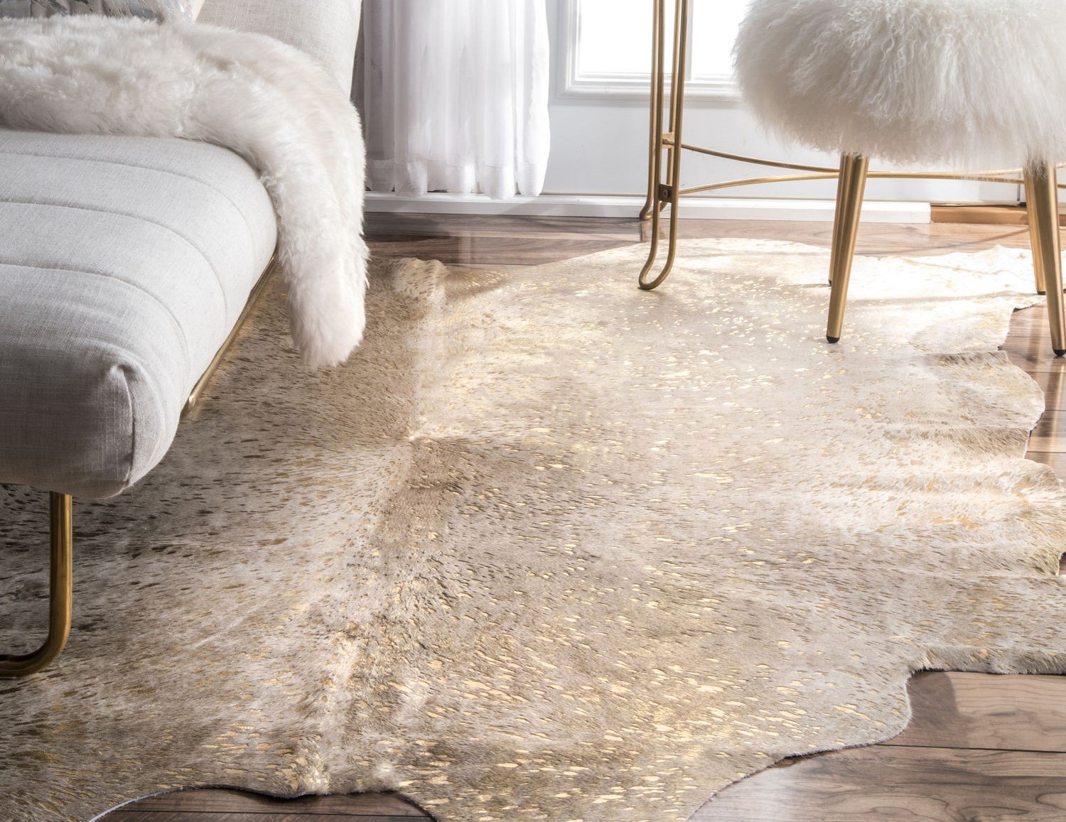 How to Buy an Animal Skin Rug | PlushRugs, image size:1500x1157