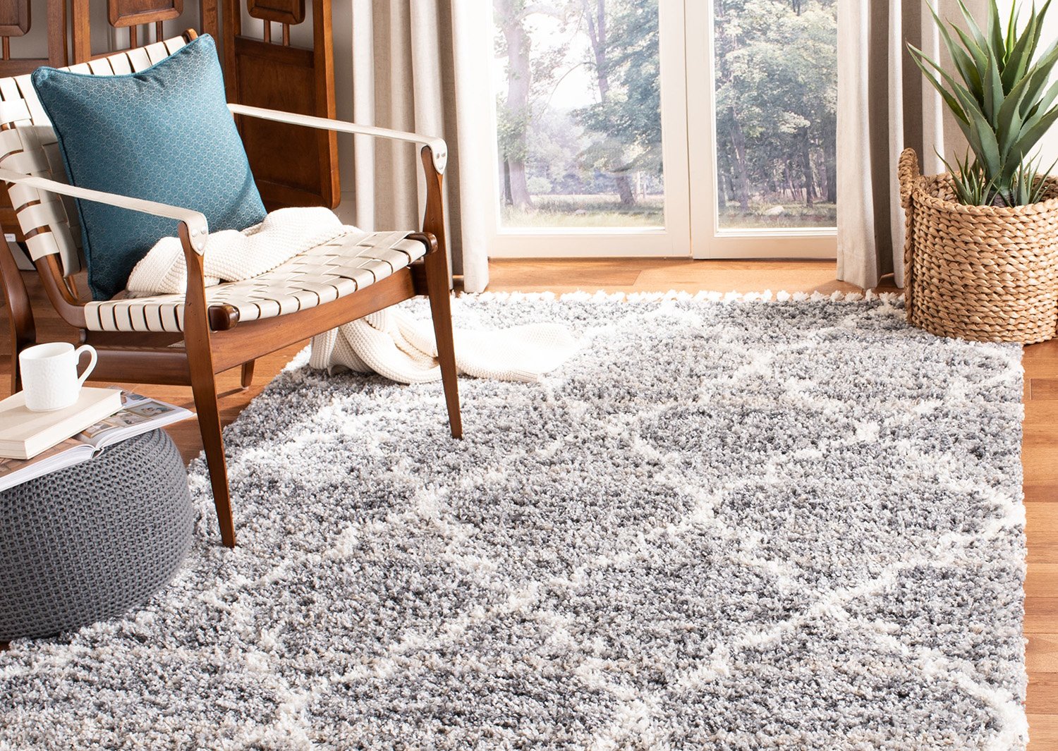 How To Flatten a Rug Corner - Thistlewood Farm