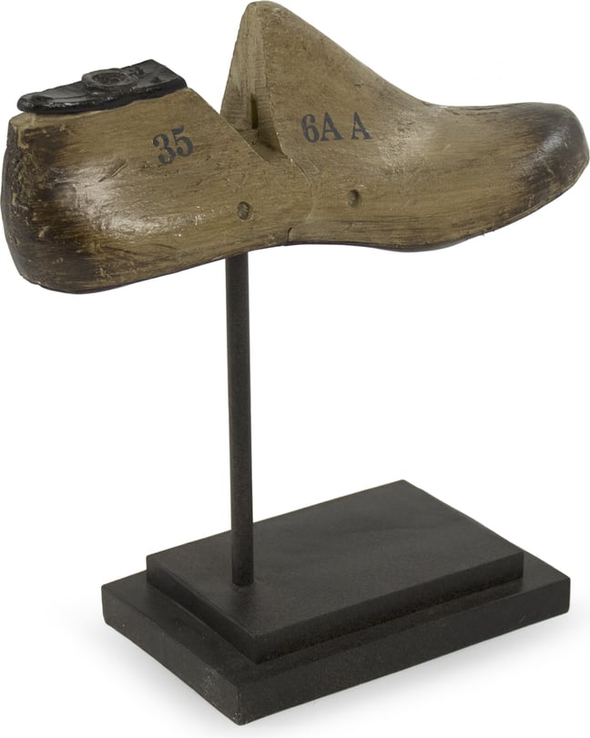 Resin Shoe on Stand - Thumbnail 2