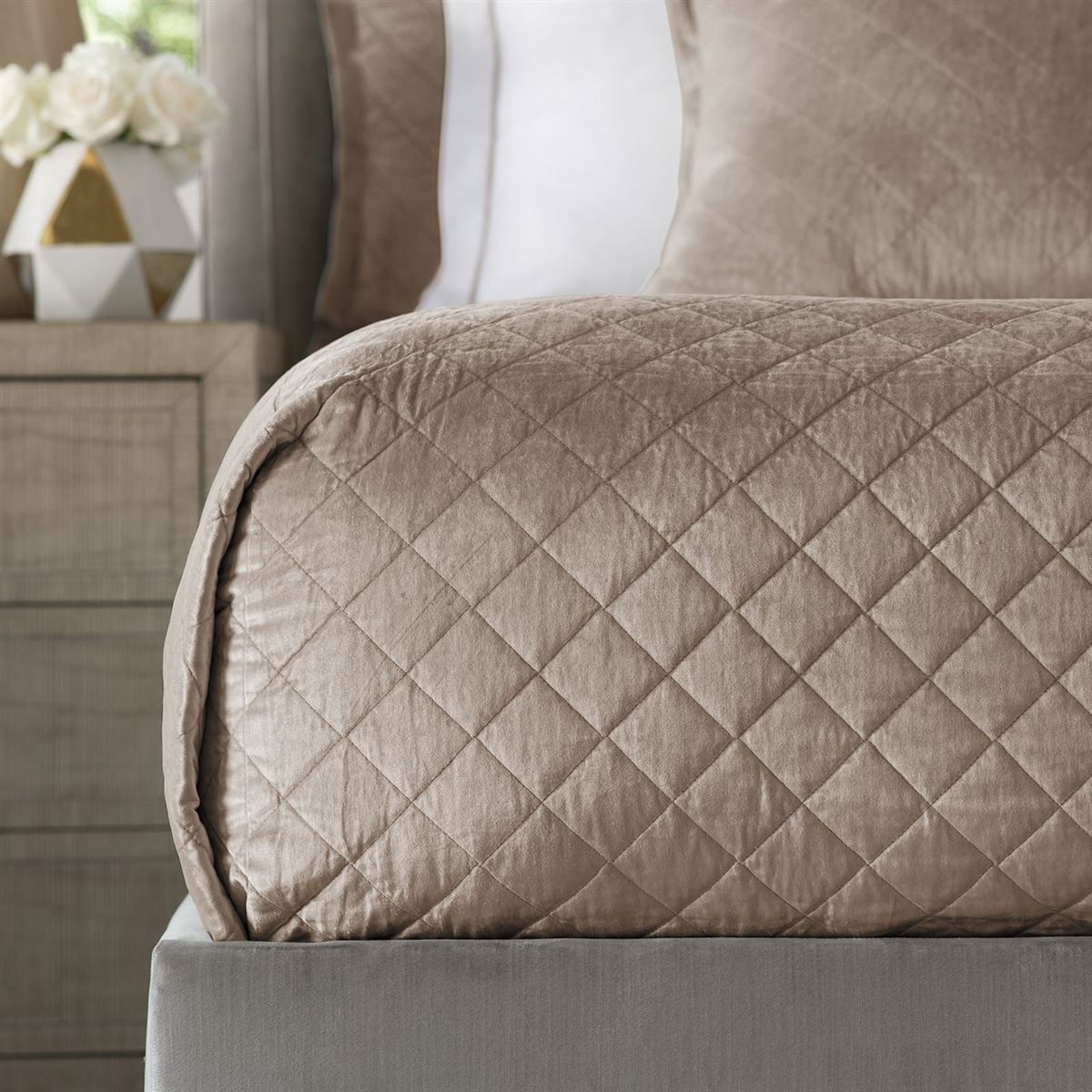 Lili Alessandra Chloe Coverlet - Thumbnail 3