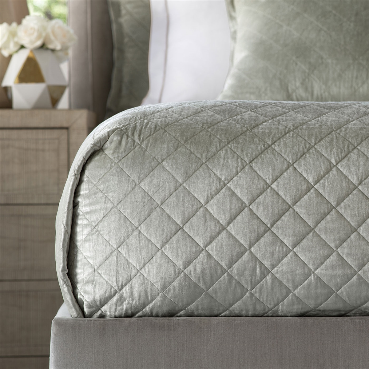 Lili Alessandra Chloe Coverlet - Thumbnail 4