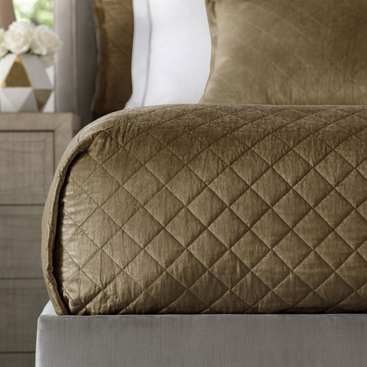 Lili Alessandra Chloe Coverlet - Thumbnail 2