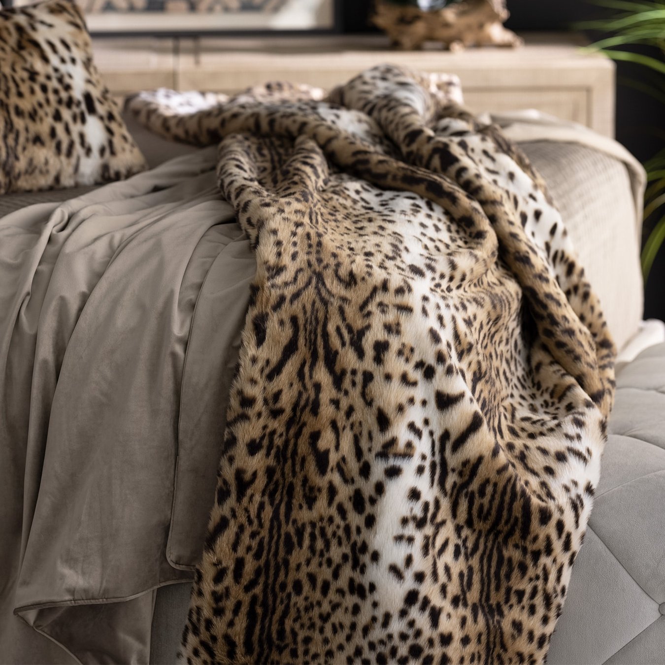 Lili Alessandra Throw