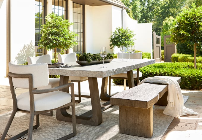 レオアトランテ　テーブルクロス　ゴールデンレトリバー Bernhardt Trouville Outdoor Dining Table | Layla Grayce