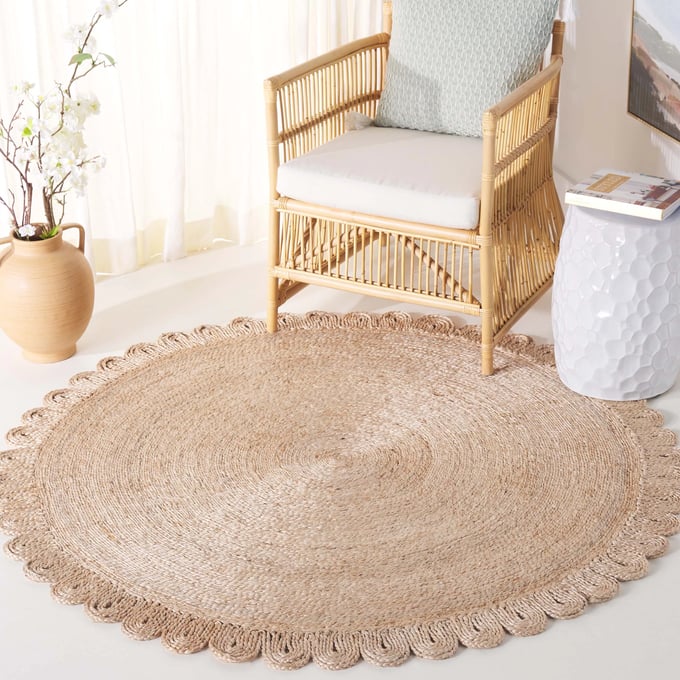 Round Scalloped Jute Rug | Layla Grayce