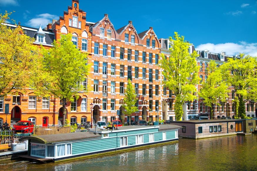The Amsterdam Diaries: A Tale of Canals, Culture, and Museums