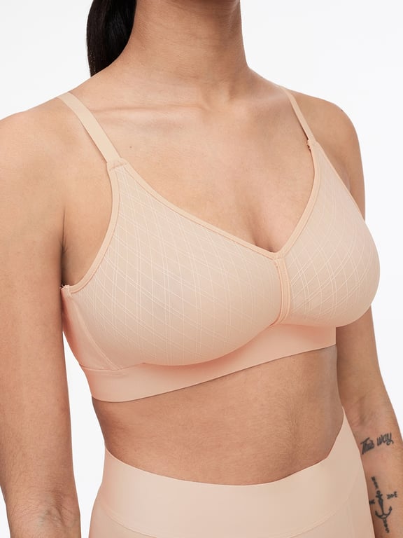 Smooth Lines Back Smoothing Wireless Bra Nude Blush - 3