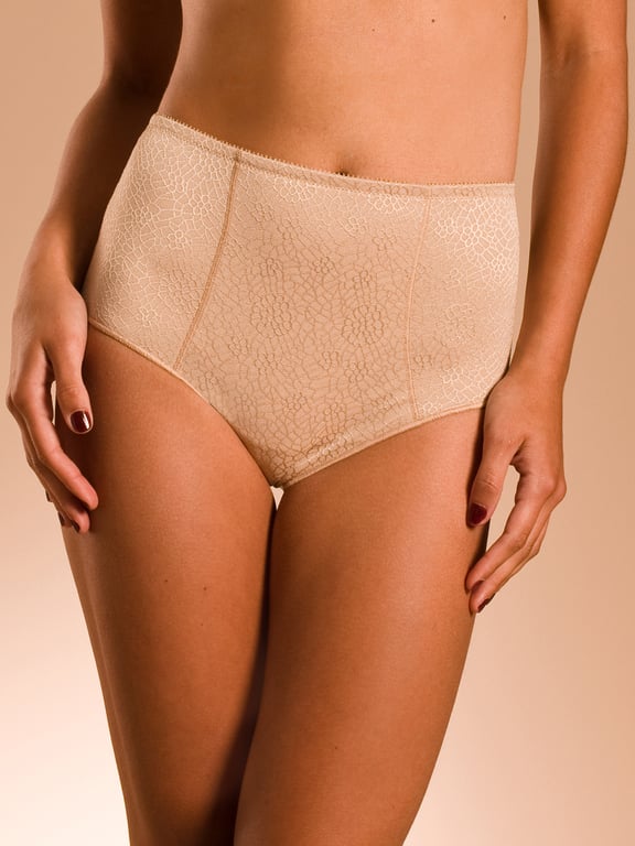 C Magnifique Smoothing Full Brief Nude Sand