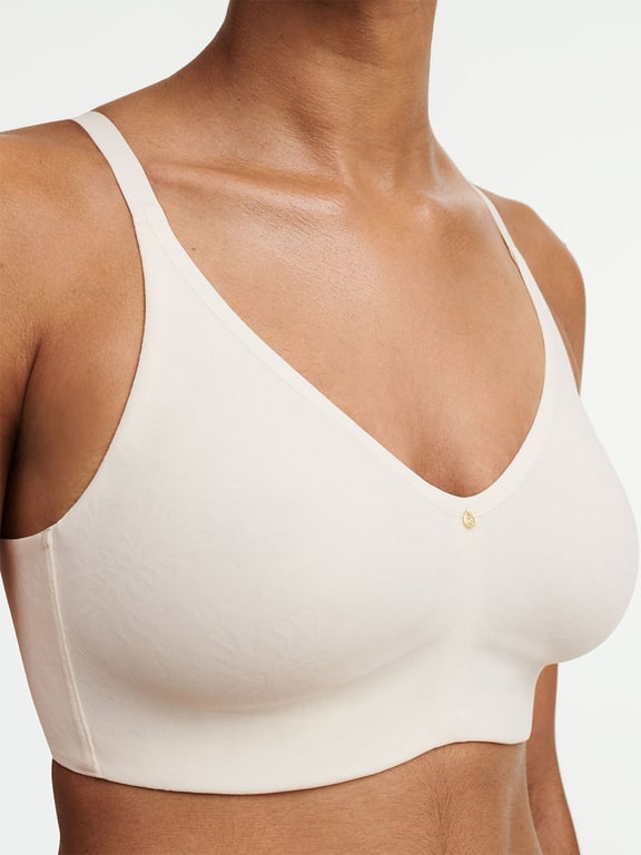 Comfort Chic Back Smoothing Full Support Wireless Bra Talc