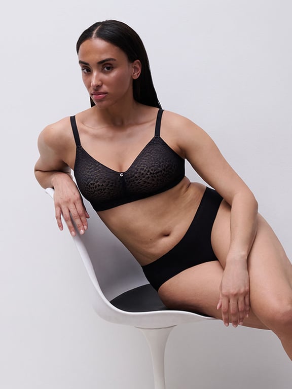 Chantelle | Magique - Magique Back Smoothing Wireless Support Bra Black - 1