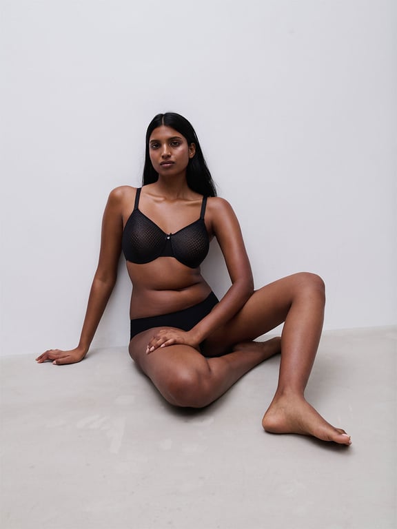 C Magnifique Nouveau Seamless Unlined Minimizer Bra Black - 6